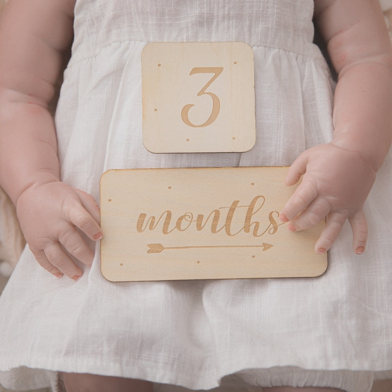 Baby Wooden Milestone Photo Cards Set (7pcs) by HitMyNeed