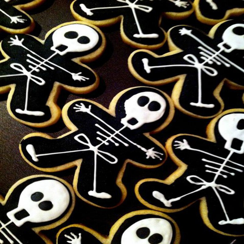 Gingerbread Man Cookie Cutter 2-Piece Stainless Steel Set by HitMyNeed
