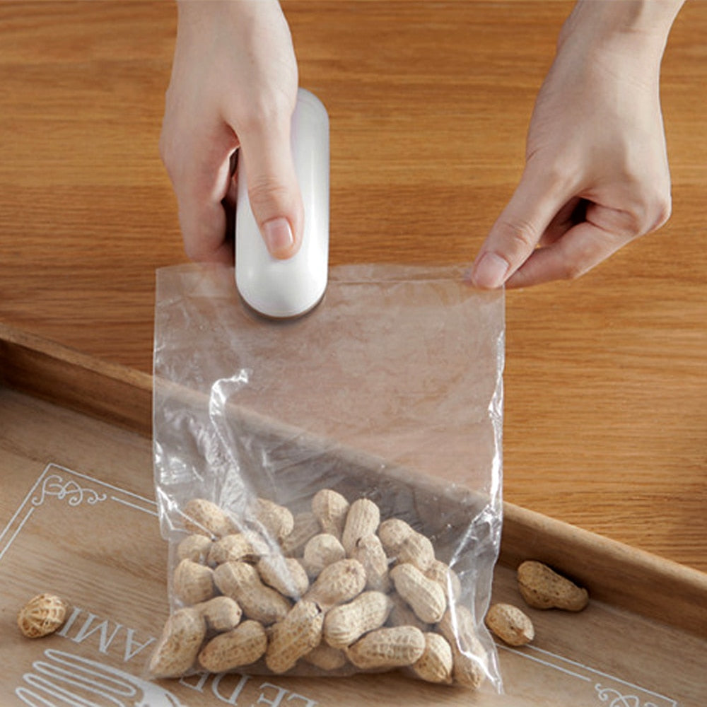 Mini Portable Bag Sealer and Cutter Clip by HitMyNeed