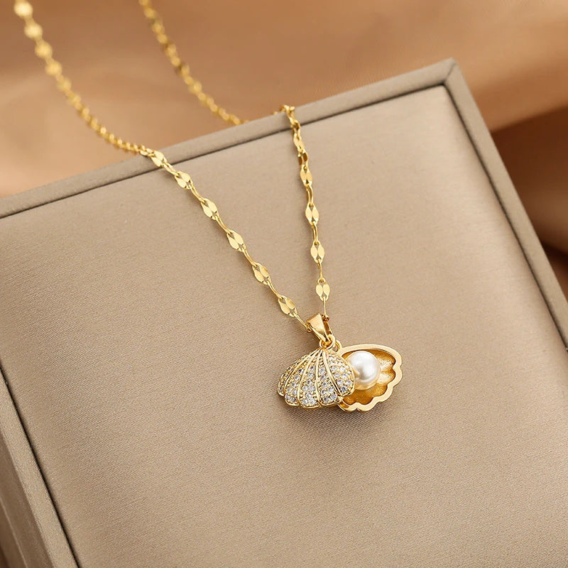 Summer Shell Zircon & Pearl Pendant Necklace gold by HitMyNeed