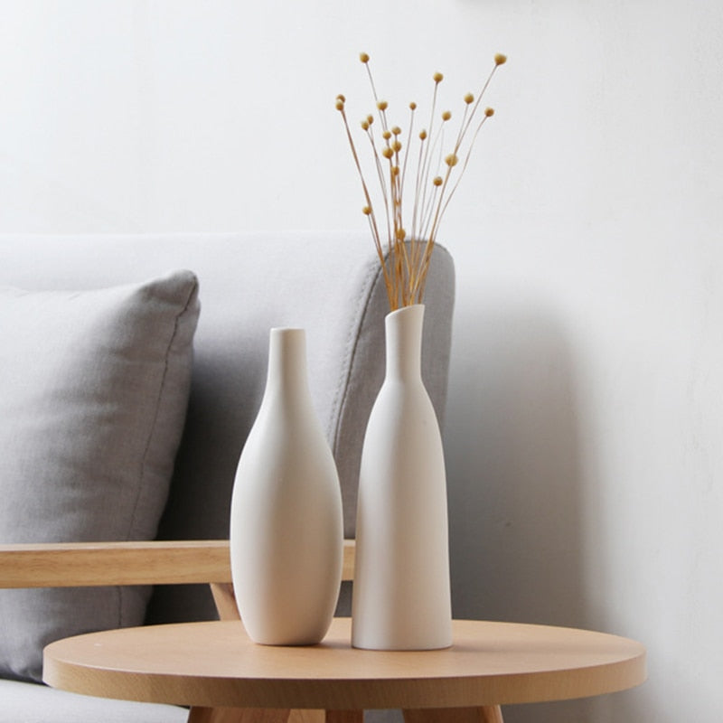 White Ceramic Vase for Modern Floral Arrangements by HitMyNeed