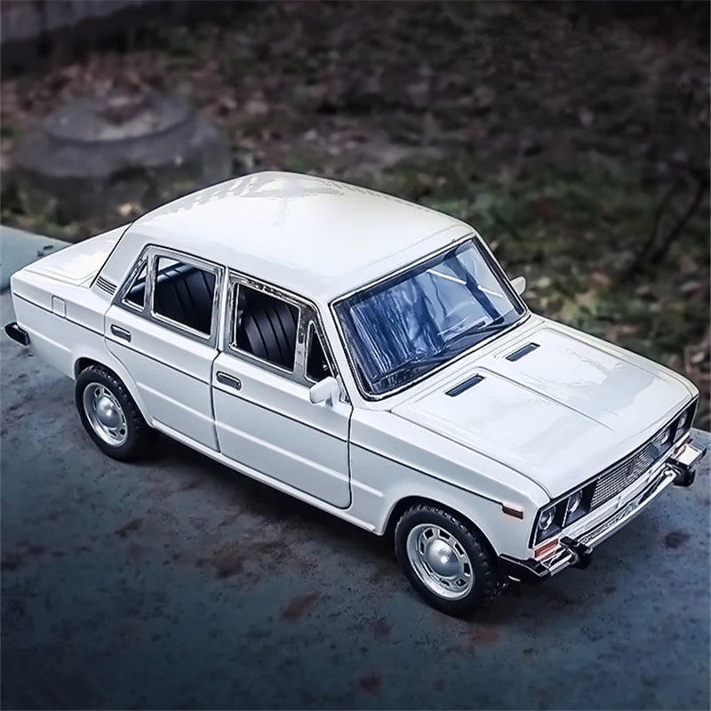 1/24 Diecast Classic Police Car Model Alloy Toy by HitMyNeed