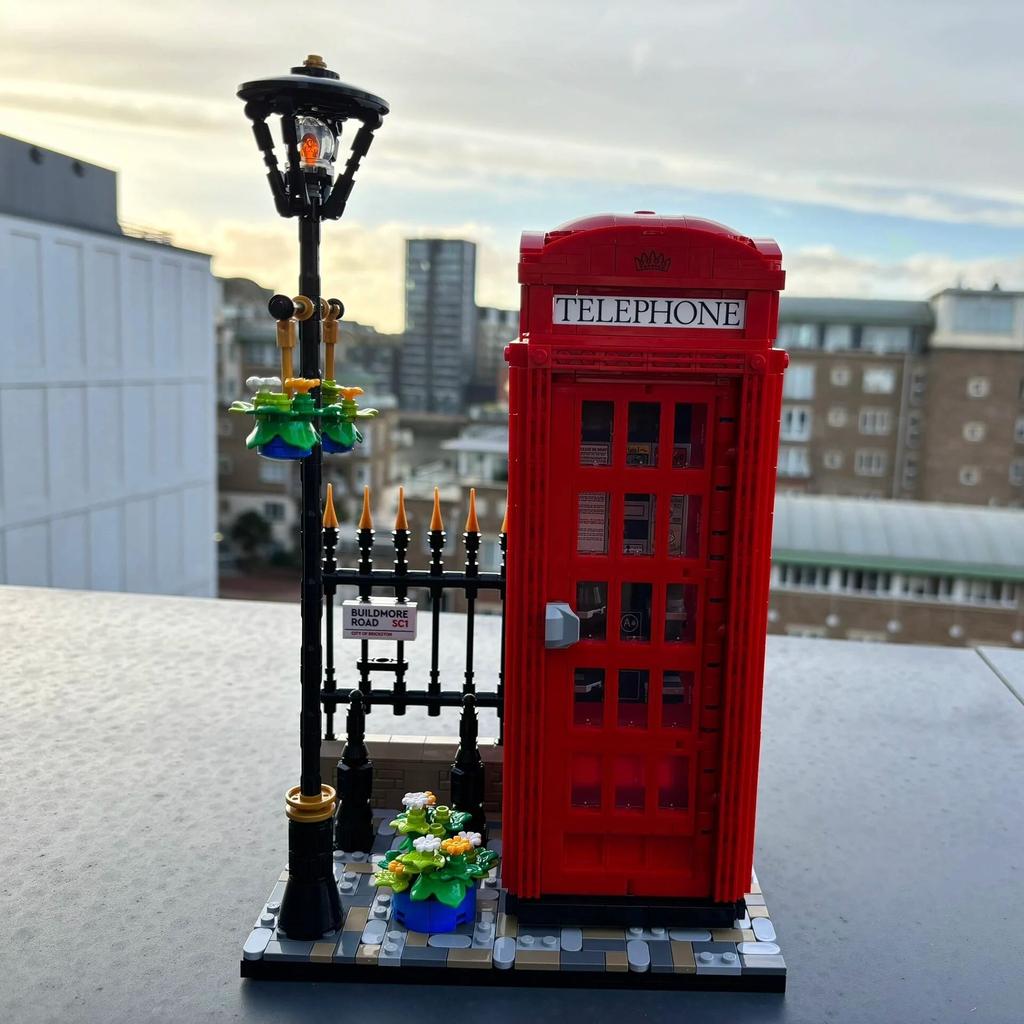1460pcs London Red Telephone Booth Street View Blocks by HitMyNeed