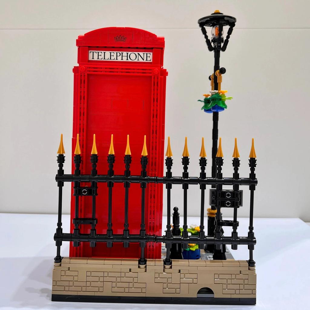 1460pcs London Red Telephone Booth Street View Blocks by HitMyNeed