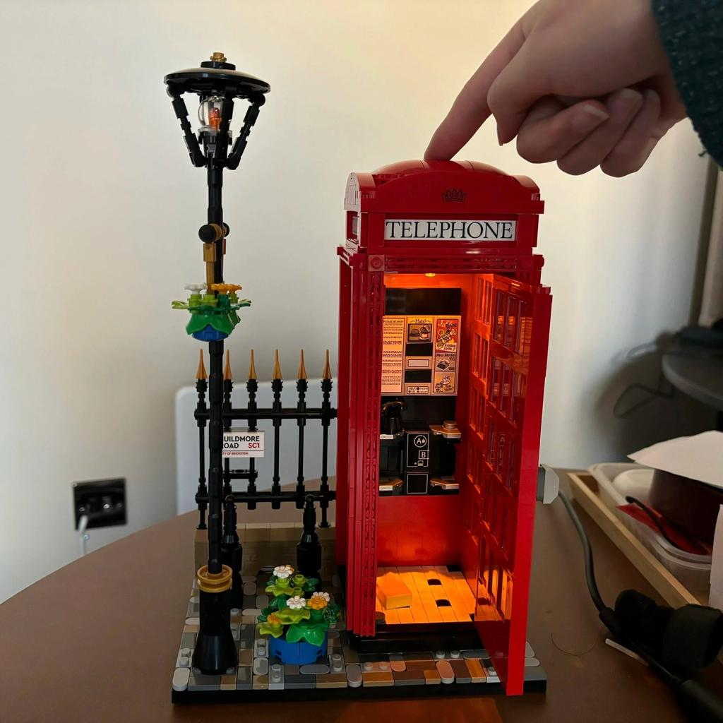 1460pcs London Red Telephone Booth Street View Blocks by HitMyNeed