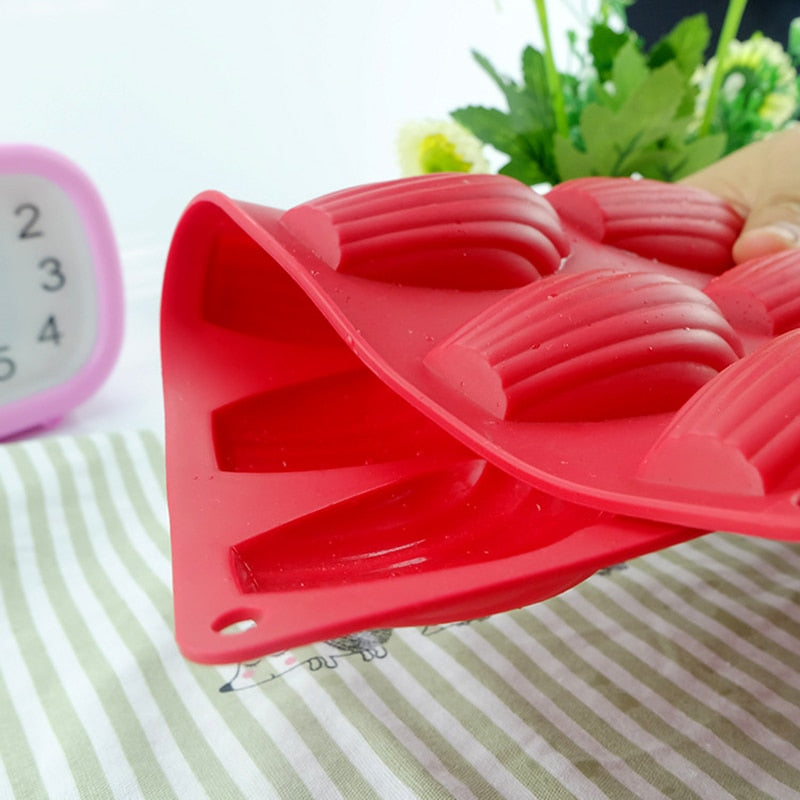 18-Slot Silicone Madeleine Mold Baking Tray by HitMyNeed