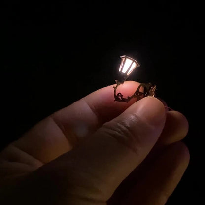 1:87 Retro Gooseneck Wall Light for Miniature Scenes by HitMyNeed