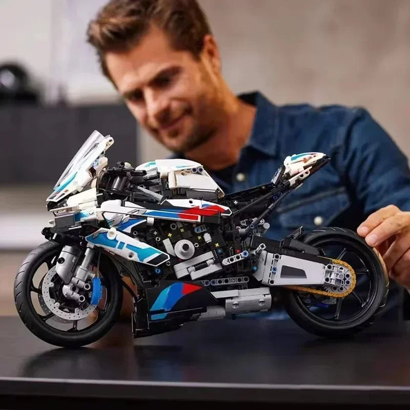 1920pcs Motorcycle Building Blocks Model Kit by HitMyNeed