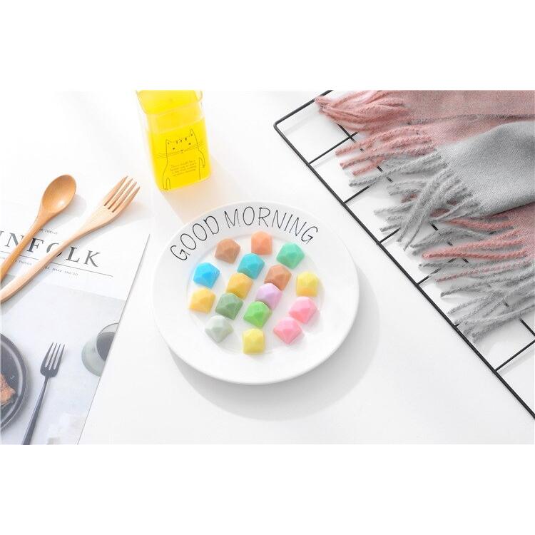 20 Cavity Diamond Silicone Mold for Ice & Baking by HitMyNeed