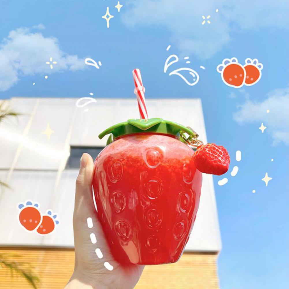 500ml Strawberry Bottle with Straw and Keychain by HitMyNeed