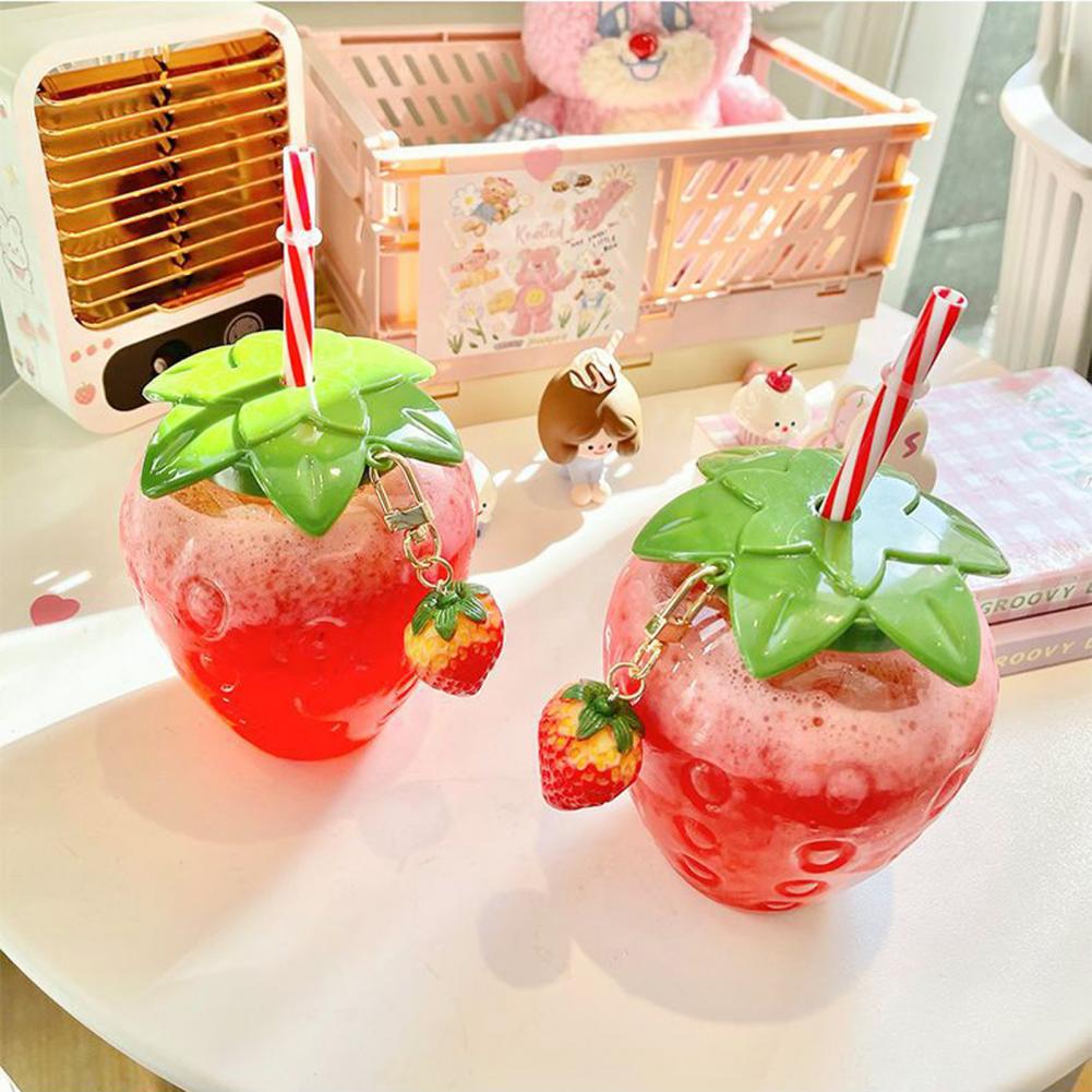 500ml Strawberry Bottle with Straw and Keychain by HitMyNeed