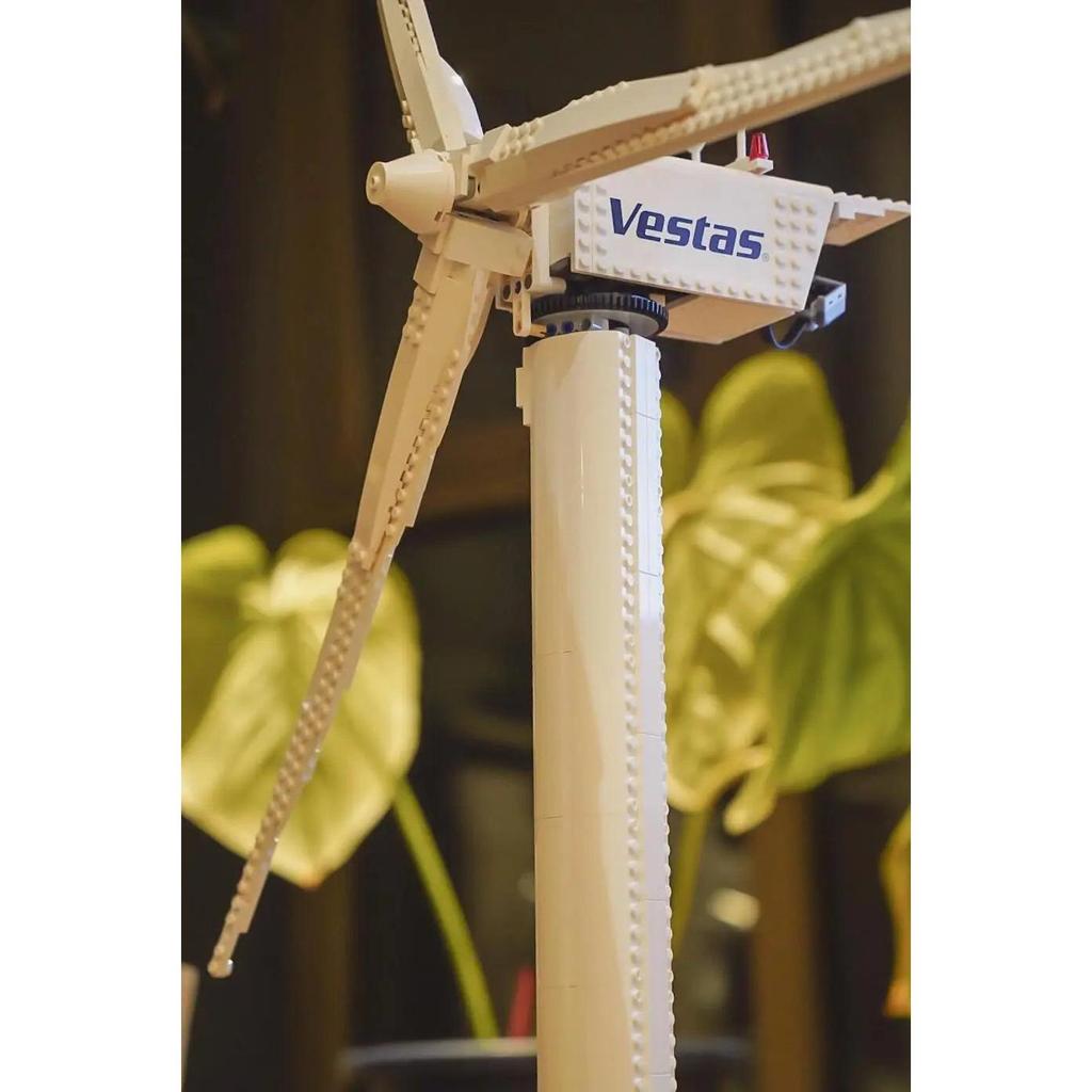 844-Piece Vestas Wind Turbine Building Block Set by HitMyNeed