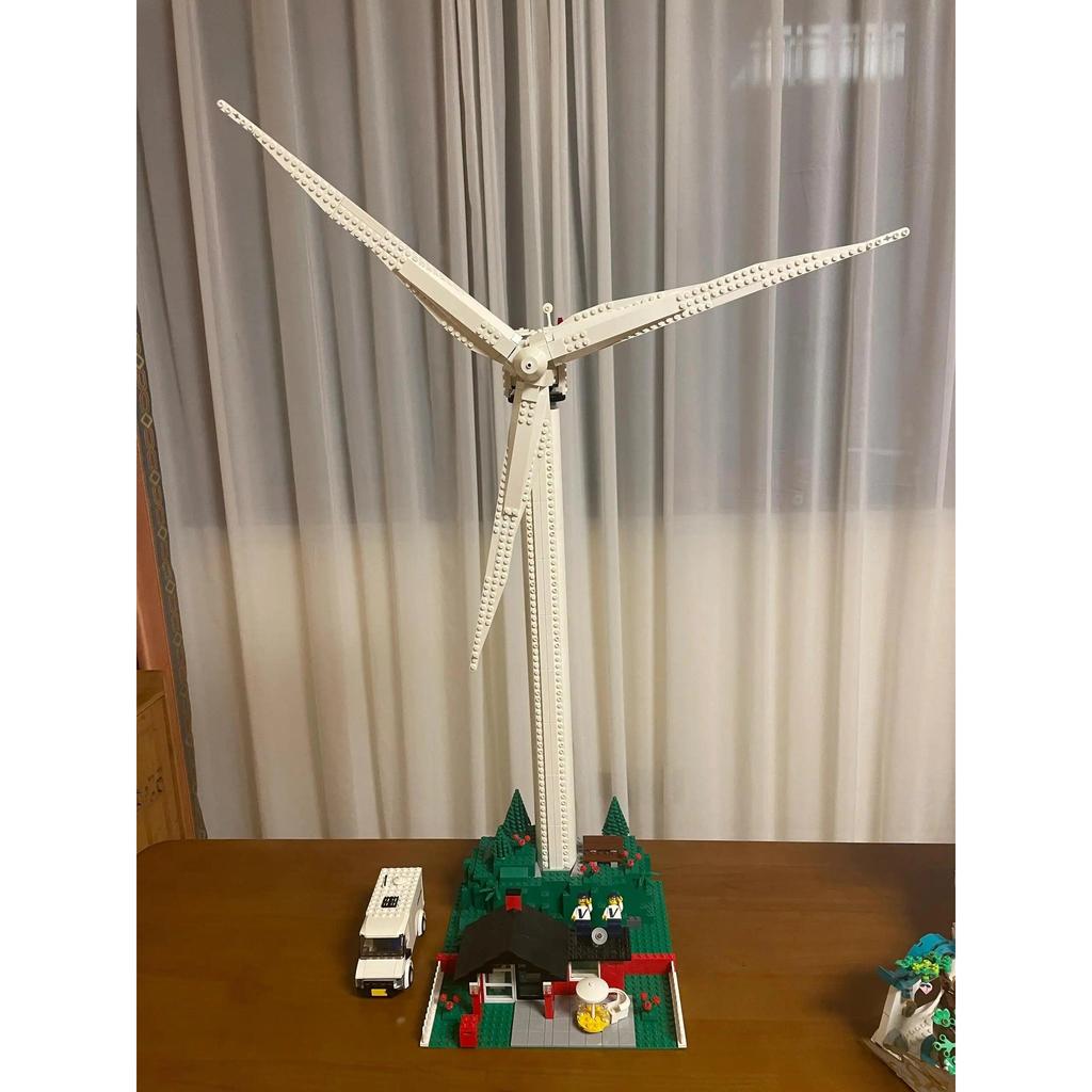 844-Piece Vestas Wind Turbine Building Block Set by HitMyNeed