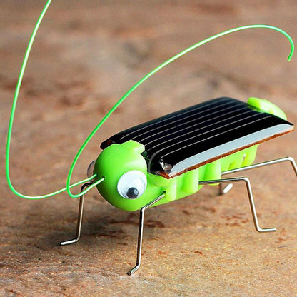 Battery-Free Solar Grasshopper Bug Toy by HitMyNeed