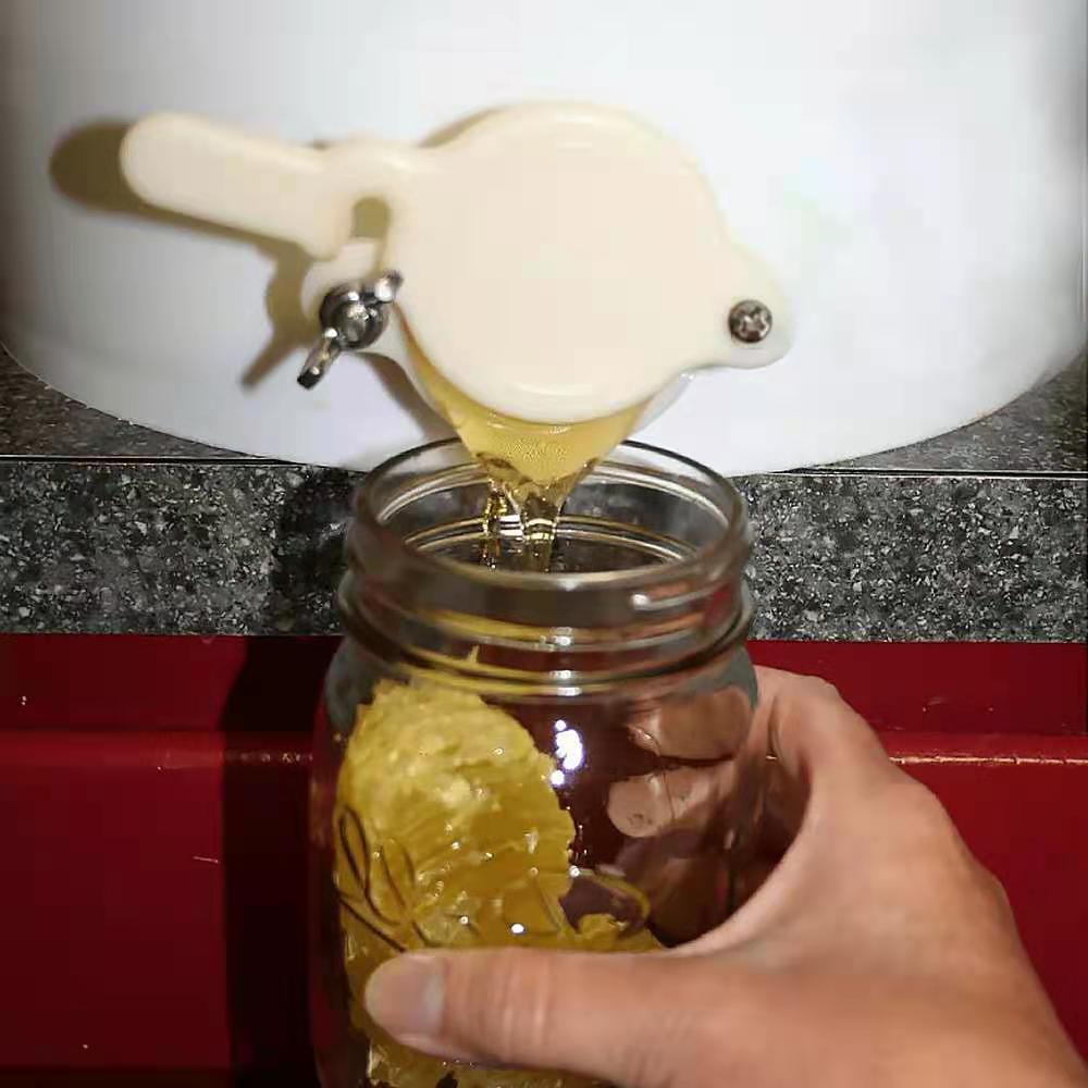 Beekeeping Plastic Honey Gate Valve Tap by HitMyNeed