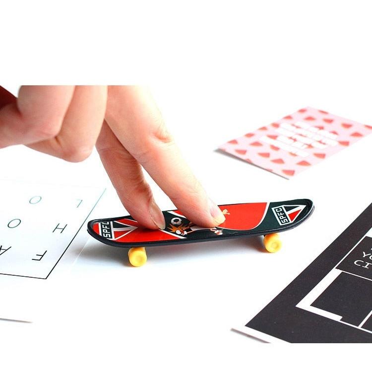 Bird Skateboard Trick Training Toy for Parrots by HitMyNeed