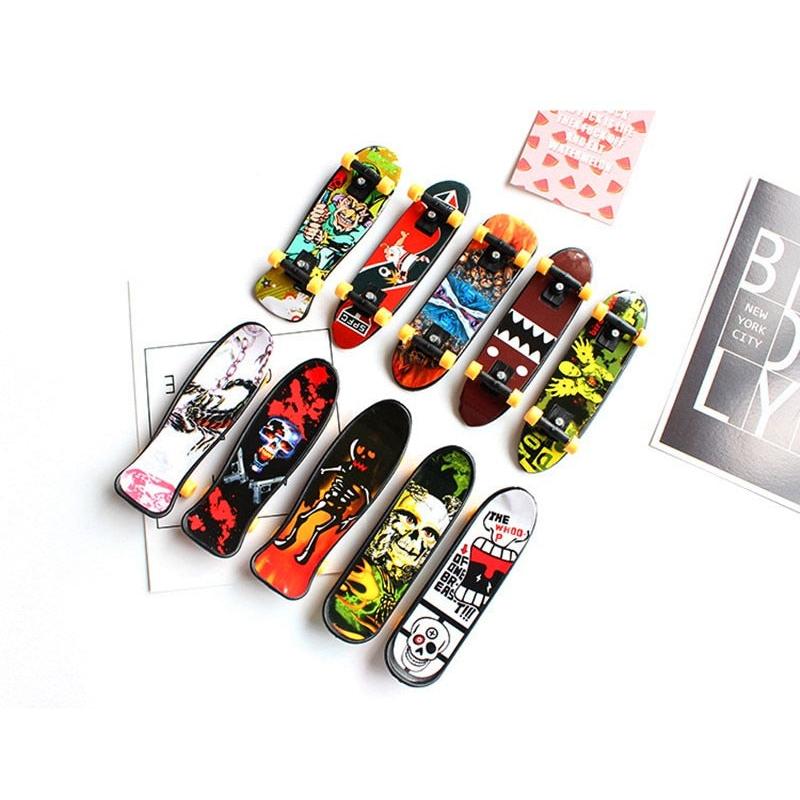 Bird Skateboard Trick Training Toy for Parrots by HitMyNeed