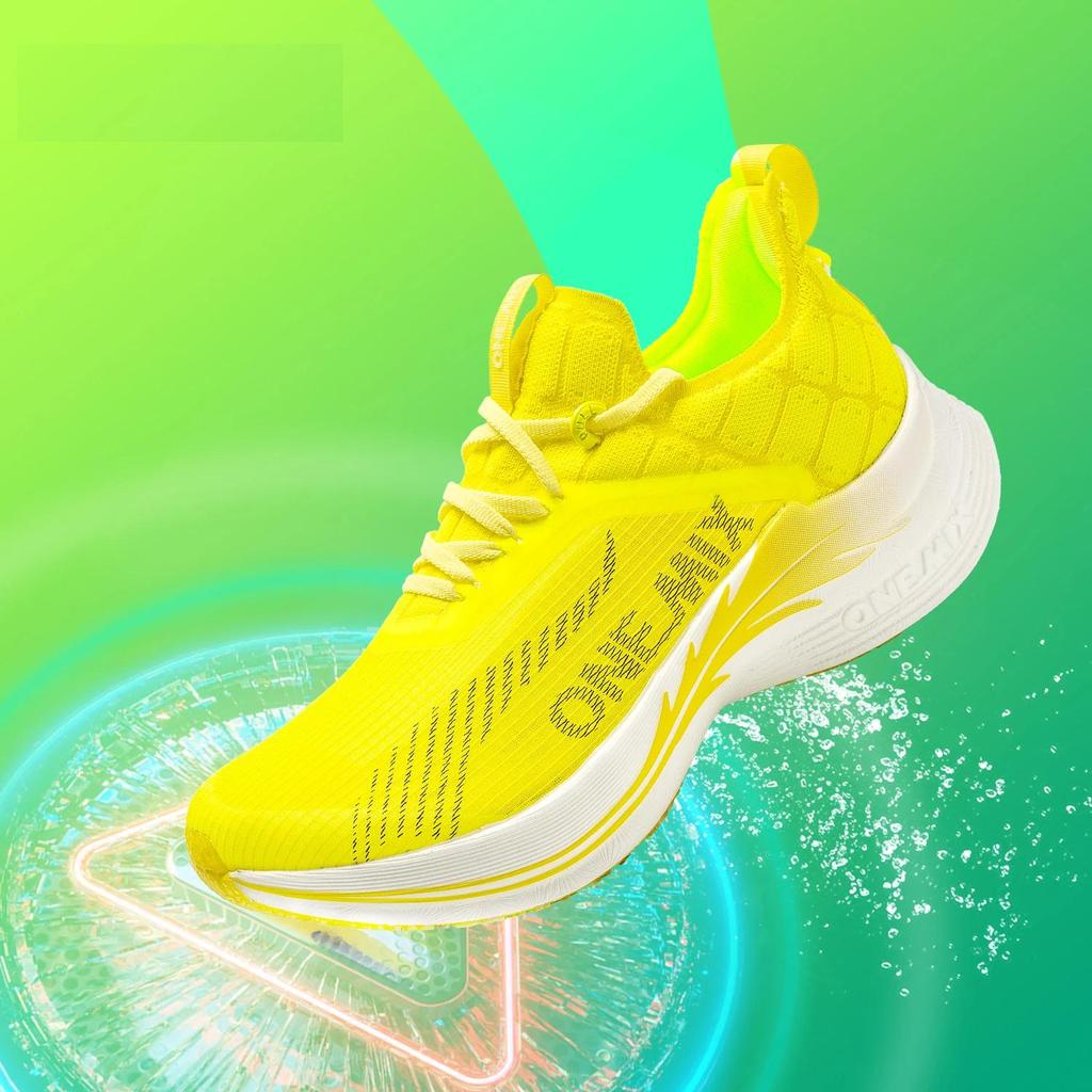 Carbon Fiber Plate Marathon Running Shoes by HitMyNeed