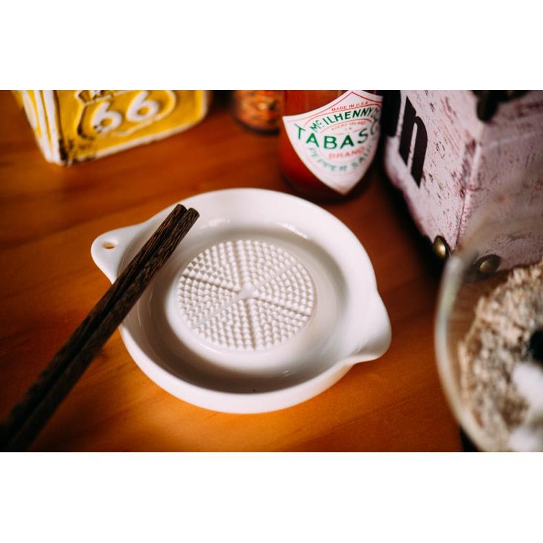 Ceramic Ginger Grater Plate for Fine Pulp by HitMyNeed