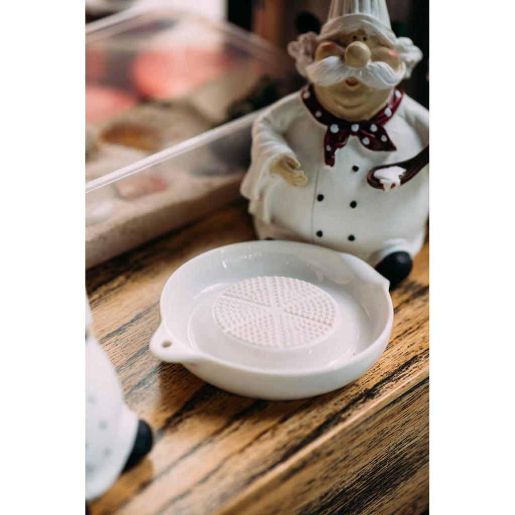 Ceramic Ginger Grater Plate for Fine Pulp by HitMyNeed