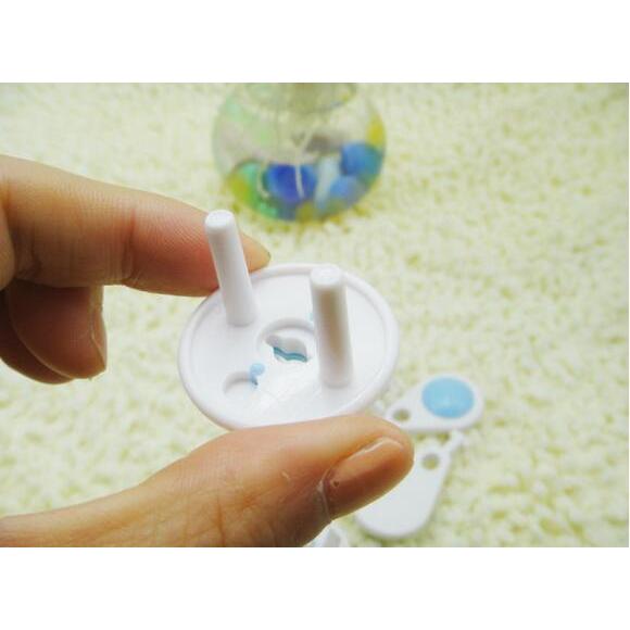 Child Safety Outlet Plug Covers with Lock (EU/UK) by HitMyNeed