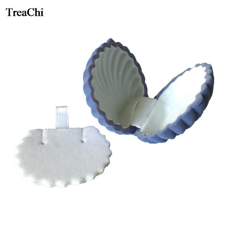 Clam Shell Velvet Jewelry Gift Box by HitMyNeed