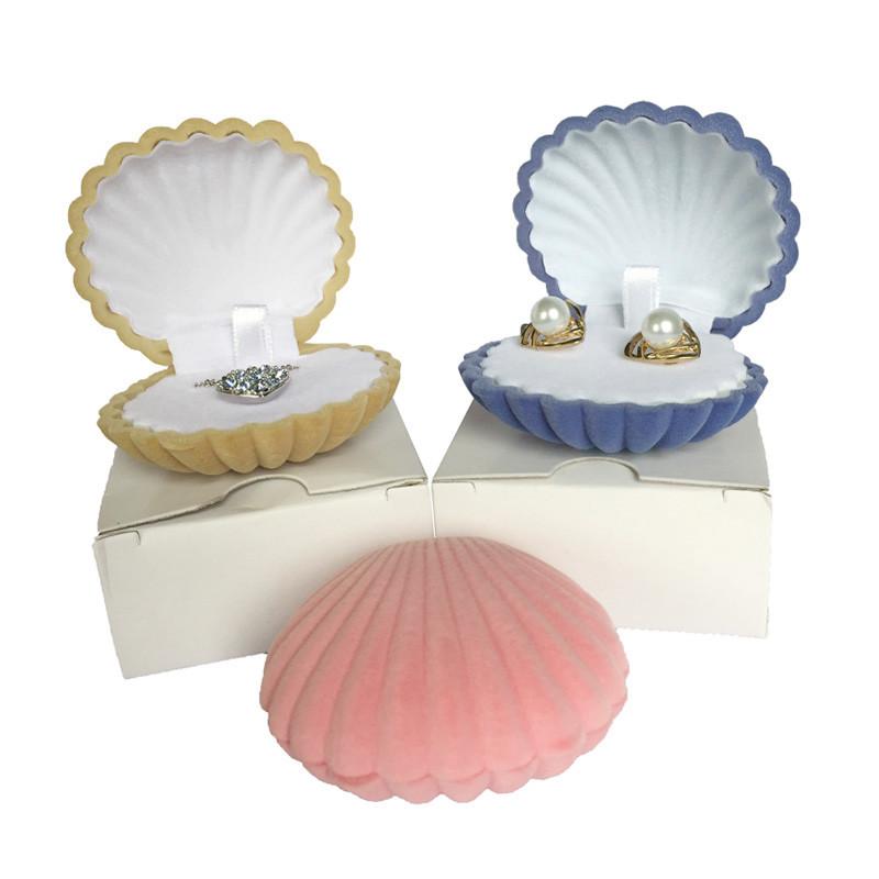 Clam Shell Velvet Jewelry Gift Box by HitMyNeed
