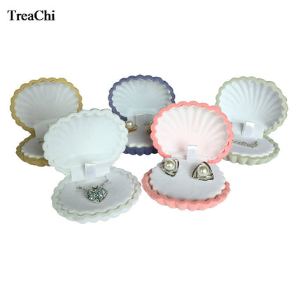 Clam Shell Velvet Jewelry Gift Box by HitMyNeed