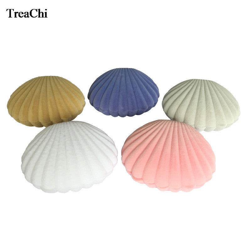 Clam Shell Velvet Jewelry Gift Box by HitMyNeed