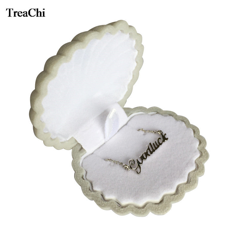 Clam Shell Velvet Jewelry Gift Box by HitMyNeed