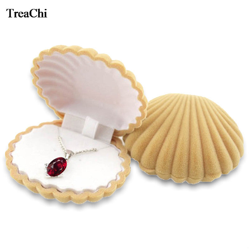 Clam Shell Velvet Jewelry Gift Box apricot by HitMyNeed