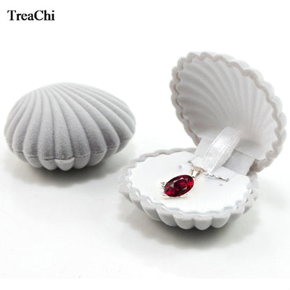 Clam Shell Velvet Jewelry Gift Box grey by HitMyNeed