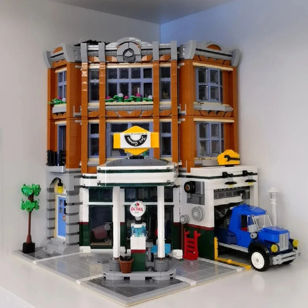 Creator Street Brick Bank & Corner Cafe Building Set corner-garage by HitMyNeed