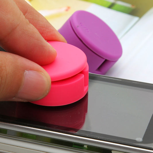 Earphone Cable Winder and Phone Screen Wiper by HitMyNeed