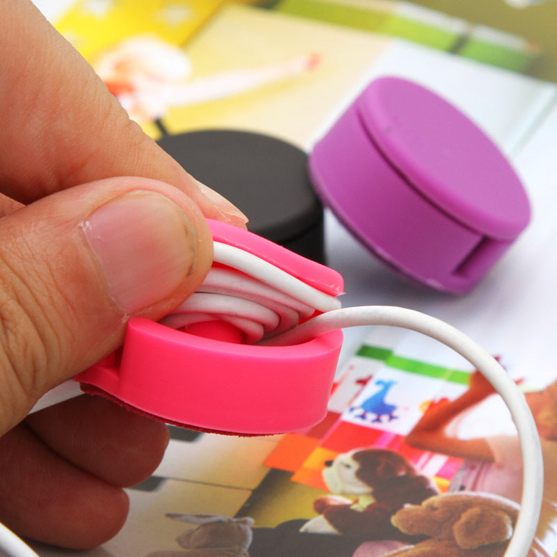 Earphone Cable Winder and Phone Screen Wiper by HitMyNeed