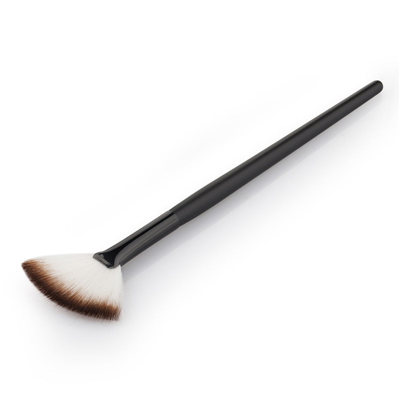 Fan Makeup Brush with Wooden Handle by HitMyNeed