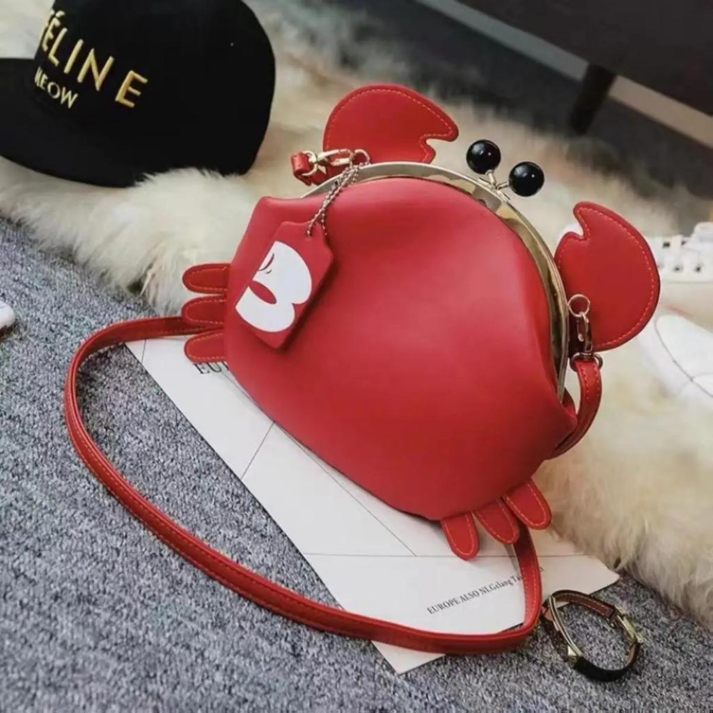 Fashionable Crossbody Crab Bag with Kiss Lock by HitMyNeed