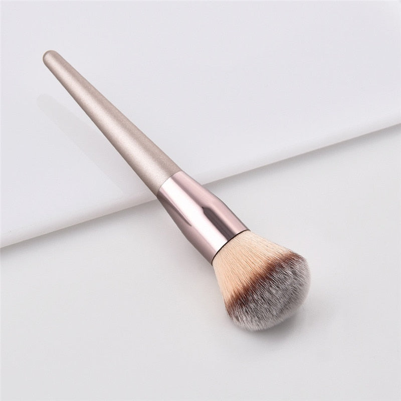 Fluffy Setting Powder Brush with Long Handle by HitMyNeed