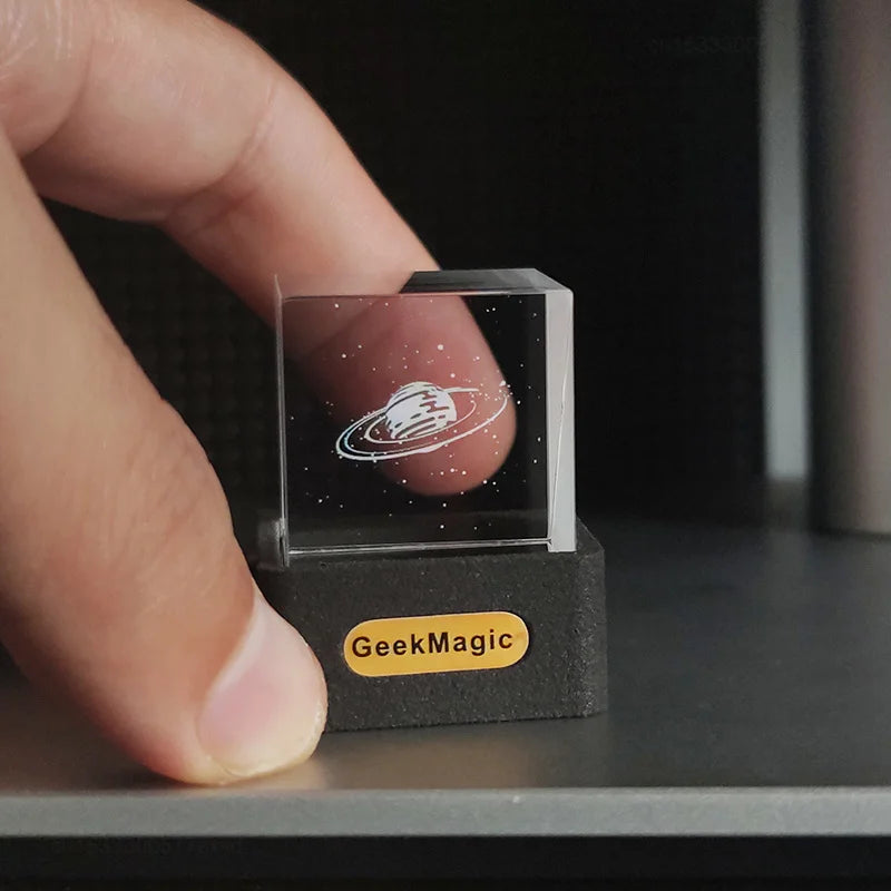 GeekMagic GIFTV Crystal Cube Holographic Photo Display by HitMyNeed