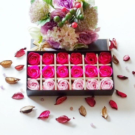 Handmade Rose Flower Soap Gift Set (18 Pieces) by HitMyNeed