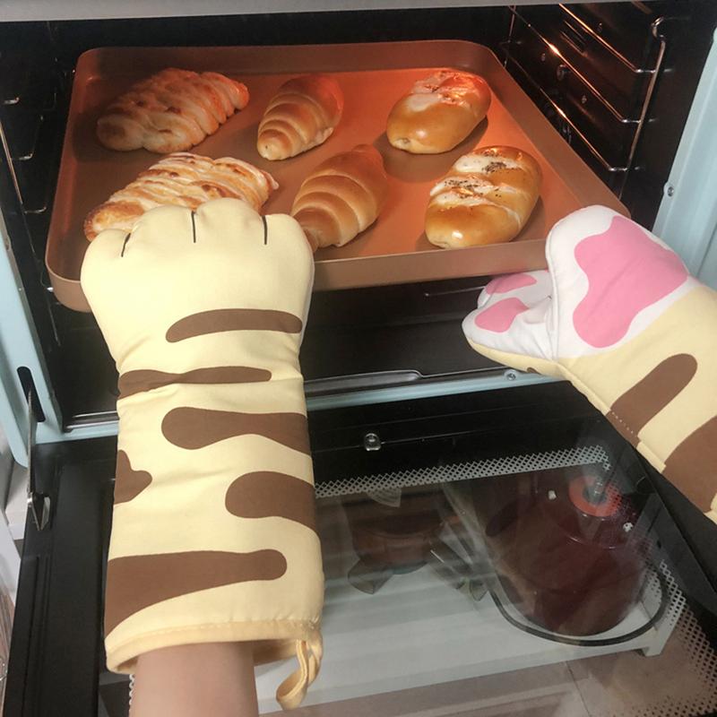 Heat Protection Cat Oven Mitt by HitMyNeed