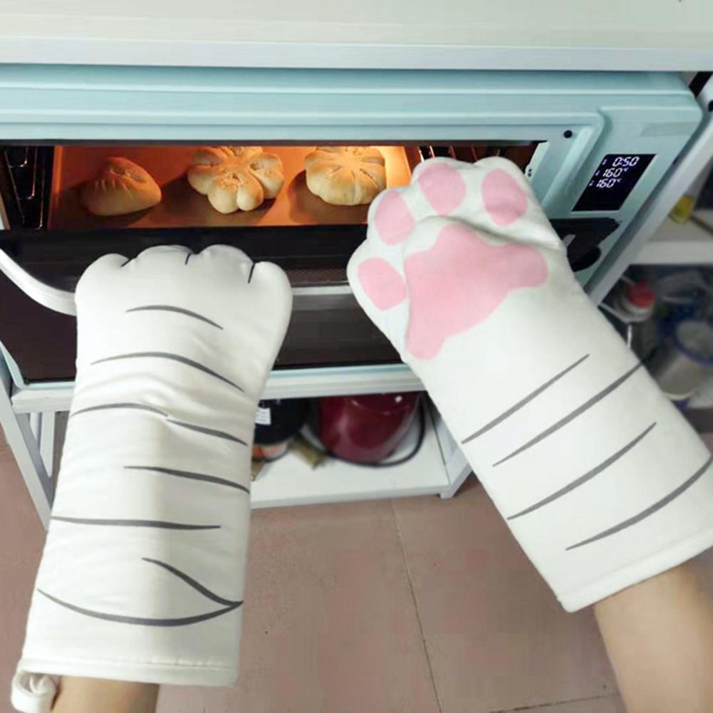 Heat Resistant Cat Oven Mitt with 3D Paw Design by HitMyNeed