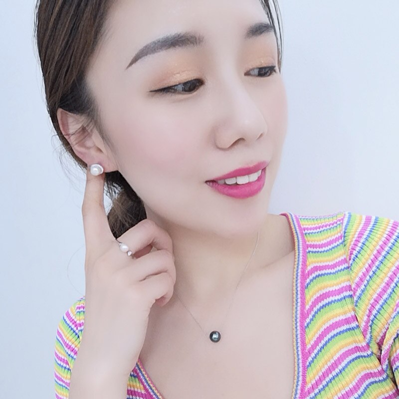 Ladies Sterling Silver Freshwater Pearl Stud Earrings by HitMyNeed