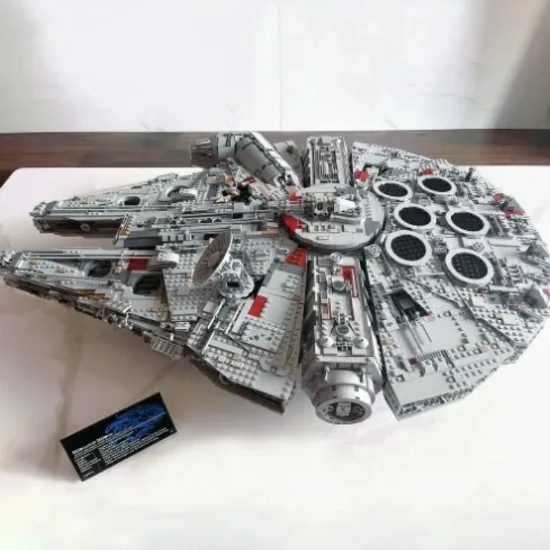 Large Millennium Ship Falcon Building Block Set by HitMyNeed