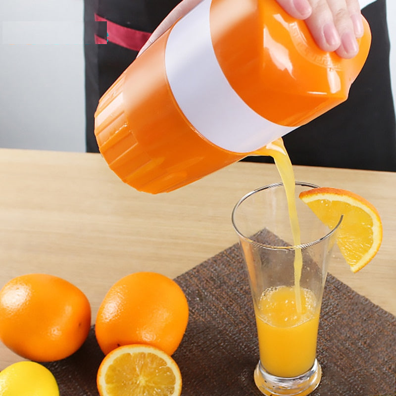Manual Citrus Juicer with 1L Container by HitMyNeed