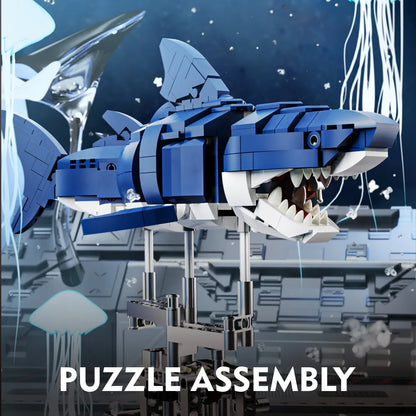 Mechanical Shark Building Set with Lights, 687 pcs by HitMyNeed