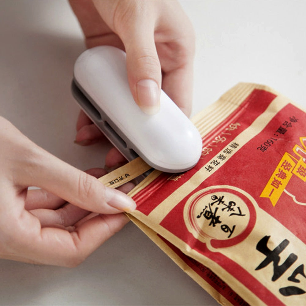 Mini Portable Bag Sealer and Cutter Clip by HitMyNeed