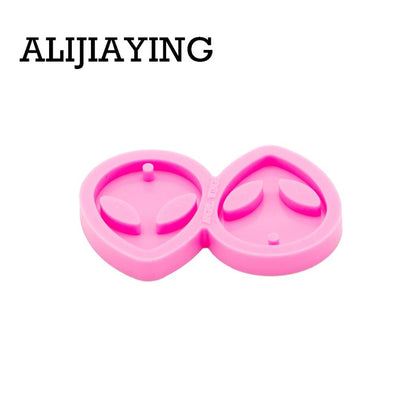 Non Stick Alien Silicone Mold for Resin & Candy by HitMyNeed