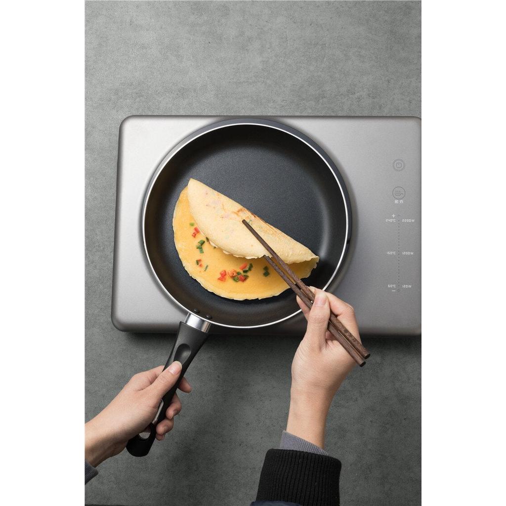 Nonstick Skillet Pan with Bakelite Handle 26cm by HitMyNeed