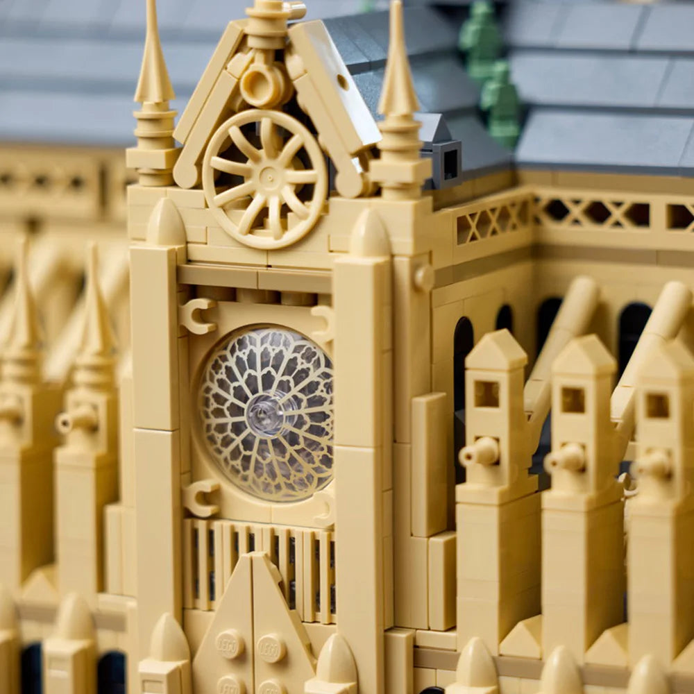 Notre-Dame de Paris Architecture Model Kit 21061 by HitMyNeed